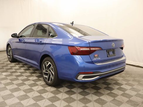 Used 2024 Volkswagen Jetta SEL FWD image 3