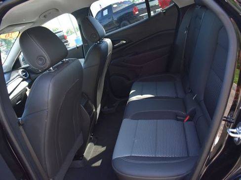 New 2026 Chevrolet Trax LT w/ LT Convenience Package FWD image 18