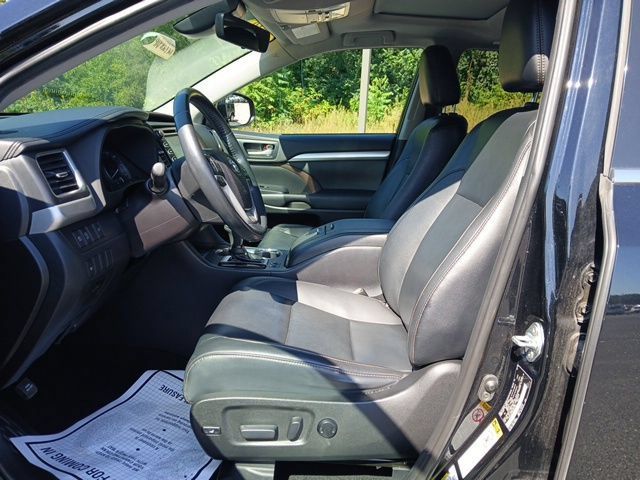Used 2019 Toyota Highlander XLE AWD/4WD image 20