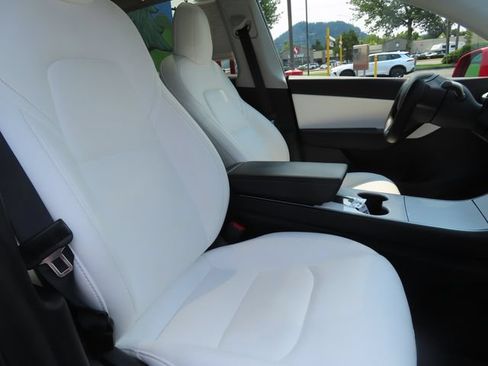 Used 2021 Tesla Model Y Long Range AWD/4WD image 29