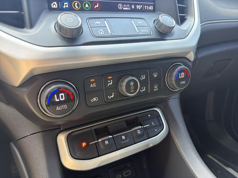 Certified 2023 GMC Acadia SLT w/ Elevation Edition FWD image 25