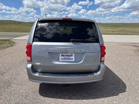 Used 2014 Dodge Grand Caravan SE w/ Quick Order Package 29E SE FWD image 4