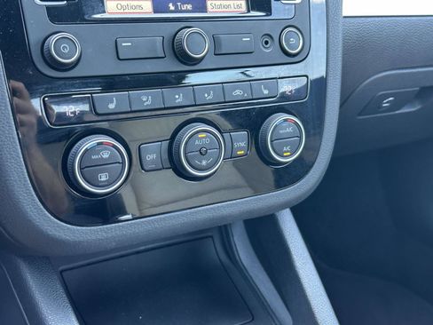 Used 2015 Volkswagen Eos Executive FWD image 25