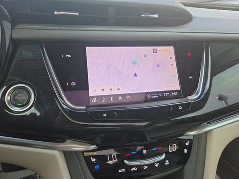 Used 2025 Cadillac XT6 Premium Luxury AWD/4WD image 17