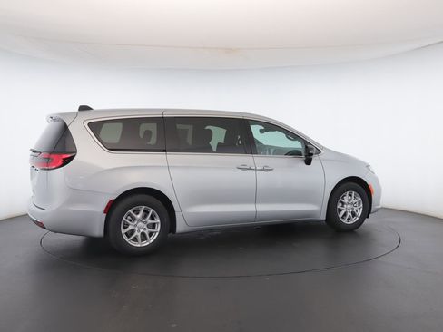 New 2026 Chrysler Pacifica Select image 27