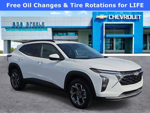 Certified 2025 Chevrolet Trax LT w/ Driver Confidence Package FWD image 1