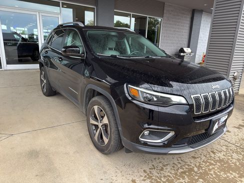 Used 2019 Jeep Cherokee Limited w/ Trailer Tow Group AWD/4WD image 9
