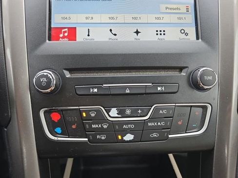 Used 2017 Ford Fusion Energi SE FWD image 4