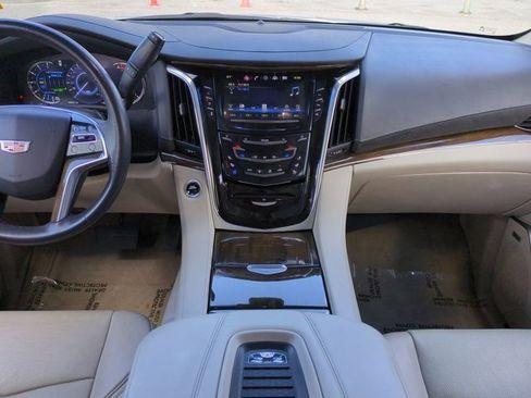 Used 2019 Cadillac Escalade ESV Premium Luxury image 14