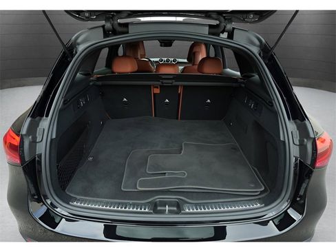 Used 2023 Mercedes-Benz GLC 300 4MATIC w/ Exclusive Trim Package image 30