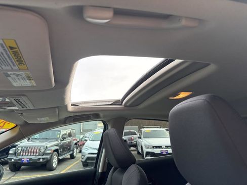 Used 2022 Honda HR-V EX image 29