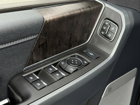 Used 2024 Ford F350 Lariat image 42