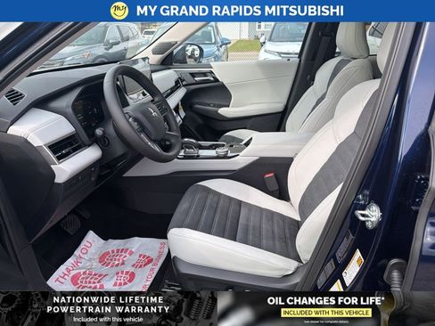 New 2026 Mitsubishi Outlander AWD image 13