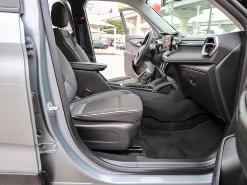 Used 2025 Chevrolet TrailBlazer LT AWD/4WD image 41