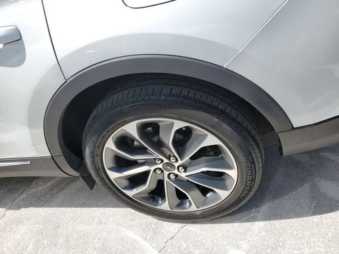 Used 2023 Lincoln Nautilus Reserve AWD/4WD image 6