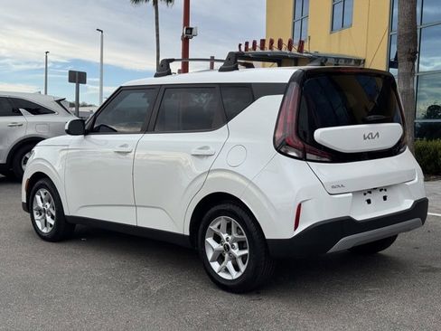 Certified 2023 Kia Soul LX w/ LX Technology Package image 3