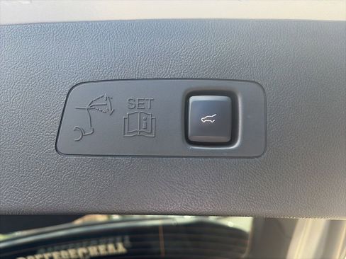 Used 2023 Lincoln Corsair AWD w/ Equipment Group 101A image 11