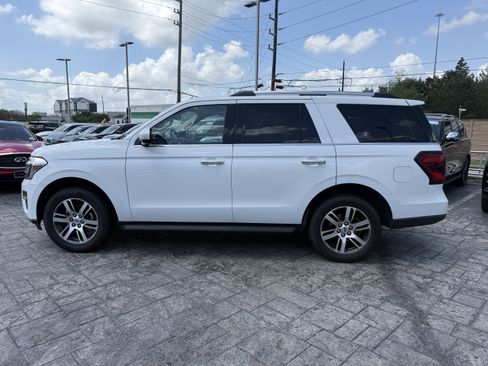 Used 2024 Ford Expedition Limited image 3