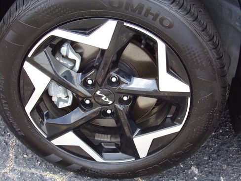 Used 2025 Kia Seltos S AWD/4WD image 46
