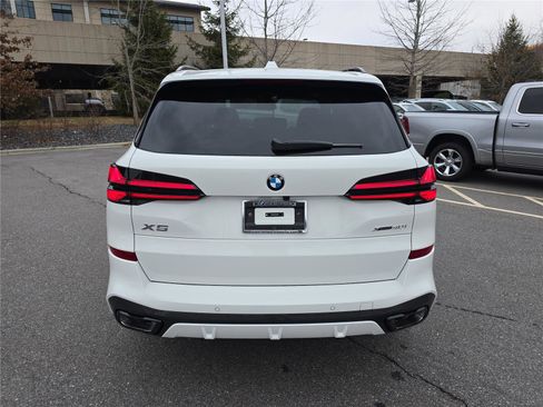 New 2026 BMW X5 xDrive40i w/ M Sport Package image 4