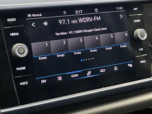 Used 2022 Volkswagen Taos SE image 26