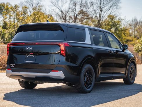 New 2026 Kia Carnival FWD image 5