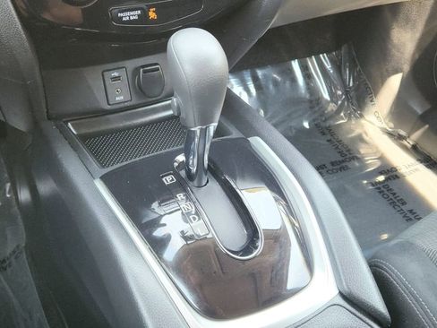 Used 2015 Nissan Rogue SV w/ SV Moonroof Package image 22