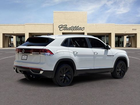 Used 2025 Volkswagen Atlas Cross Sport SE FWD image 5