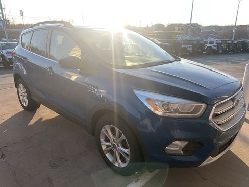 Used 2019 Ford Escape SEL image 2