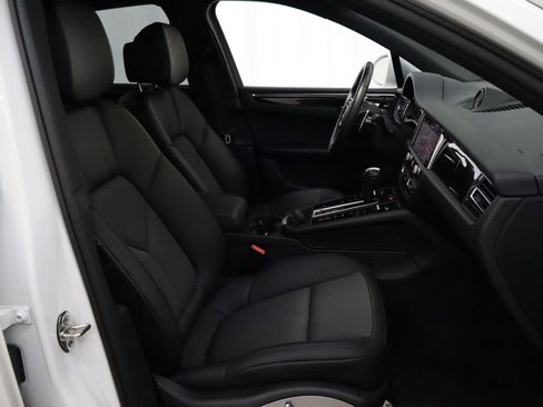 Used 2024 Porsche Macan image 33