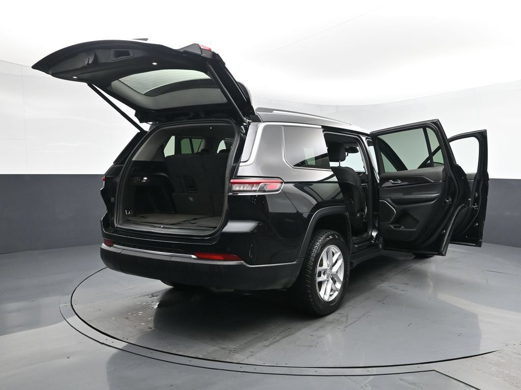 Used 2022 Jeep Grand Cherokee L Laredo w/ Luxury Tech Group I AWD/4WD image 32