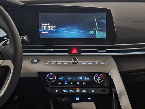 New 2025 Hyundai Elantra Limited image 16