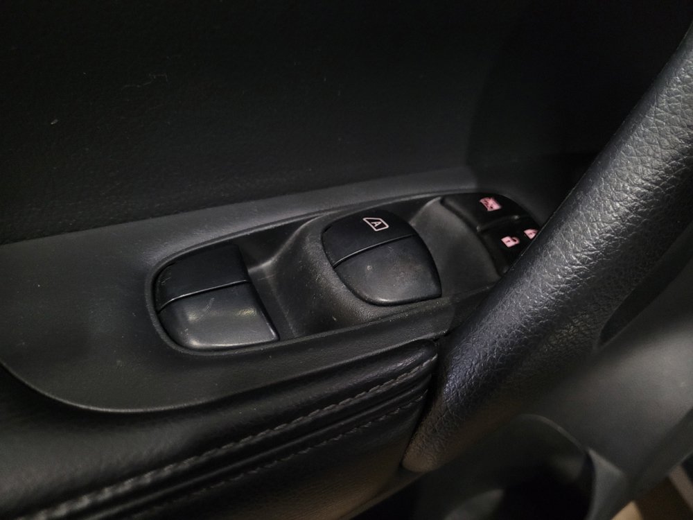 Used 2016 Nissan Rogue SV AWD/4WD image 27