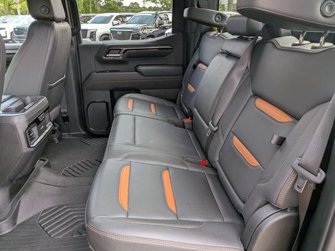 Used 2023 GMC Sierra 1500 AT4 w/ AT4 Premium Package AWD/4WD image 14