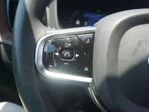 Used 2023 Volvo XC60 B5 Plus FWD image 8
