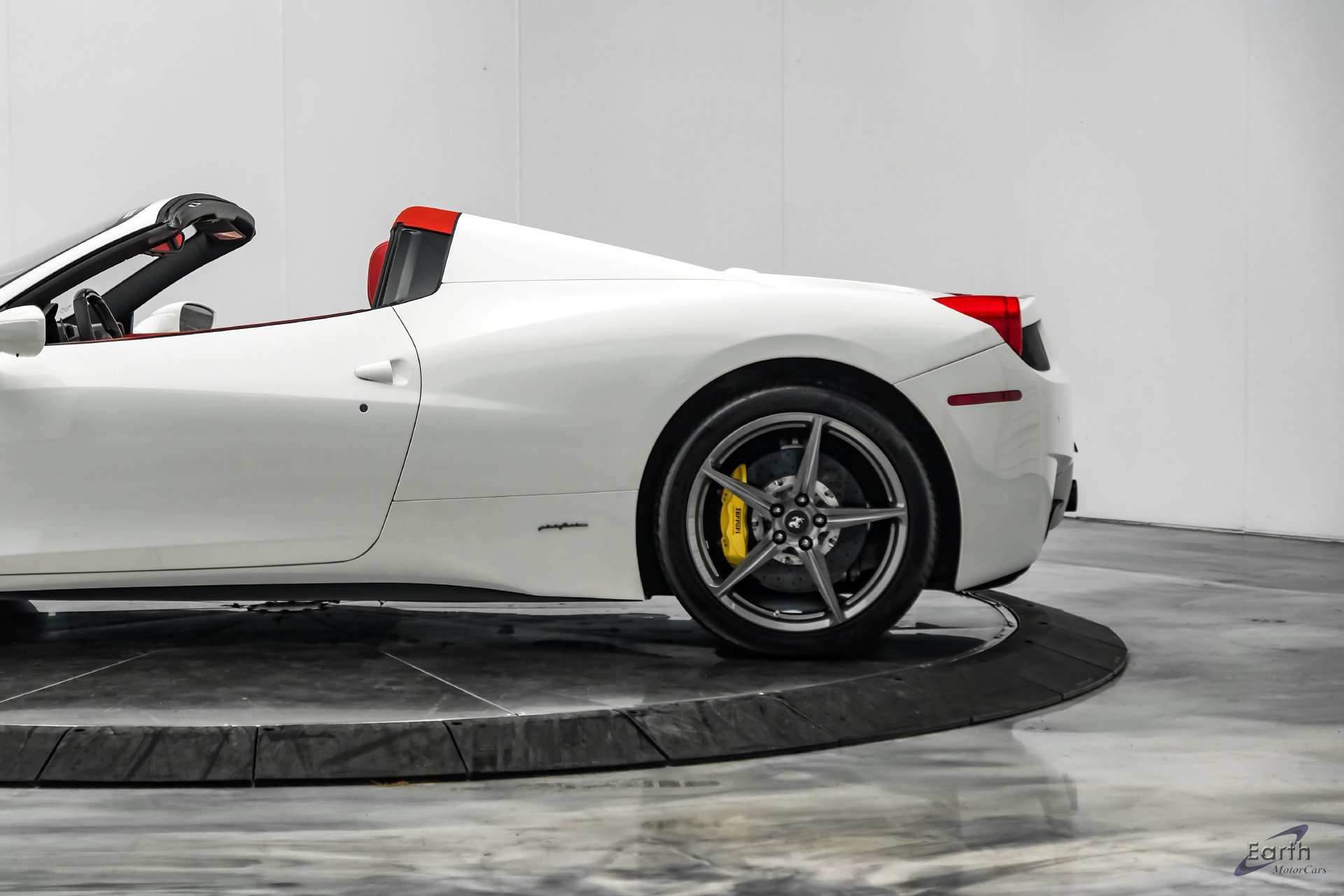 Used 2015 Ferrari 458 Spider RWD image 12