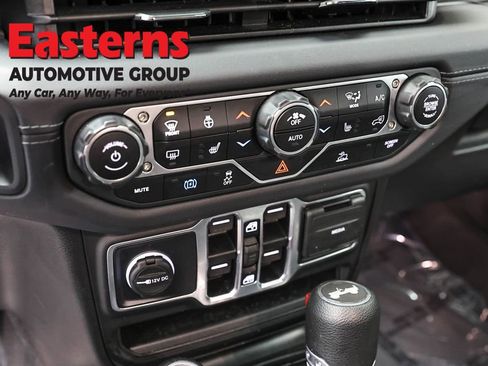 Used 2025 Jeep Wrangler Unlimited Sahara AWD/4WD image 20