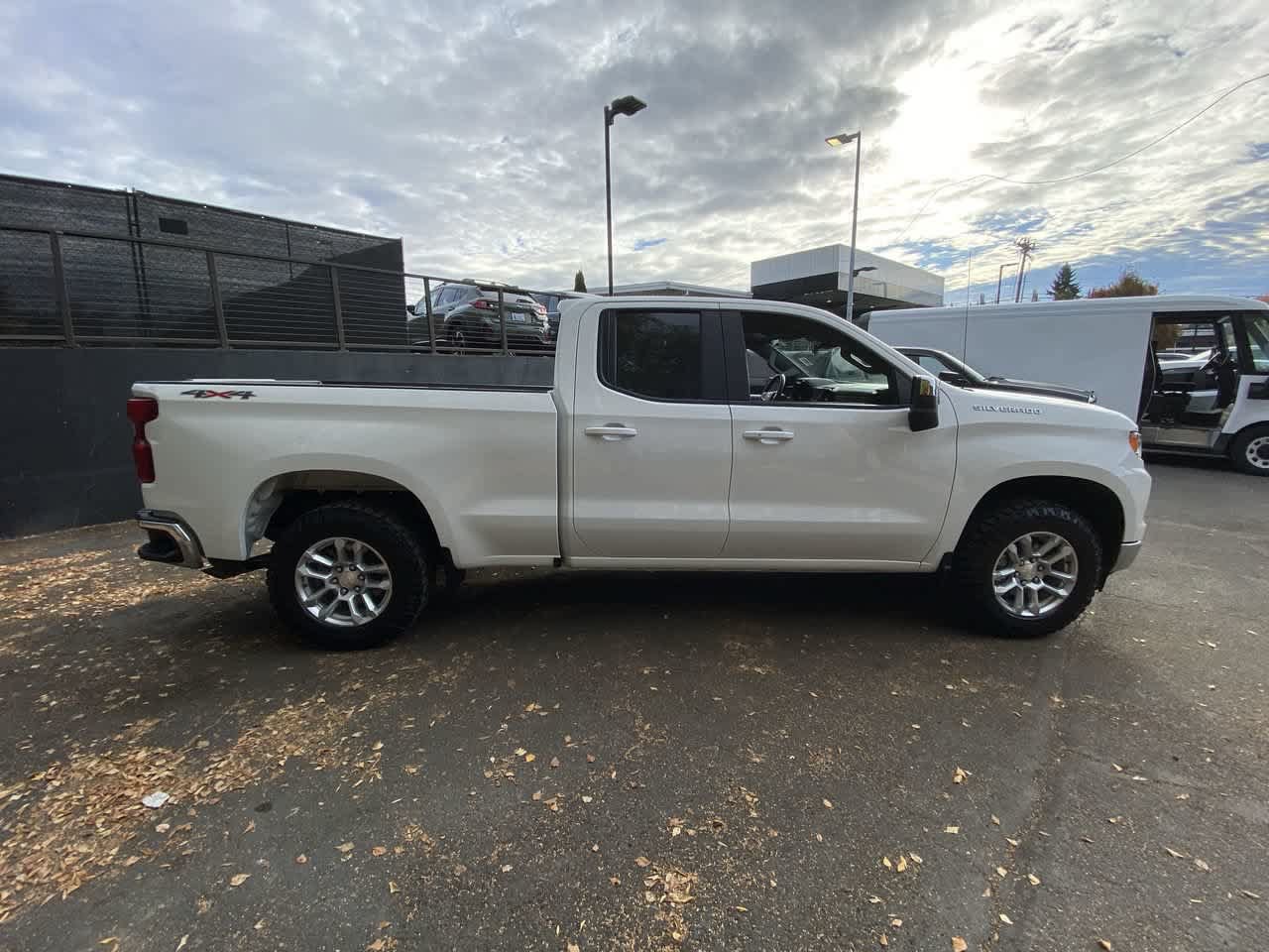 Used 2023 Chevrolet Silverado 1500 LT AWD/4WD image 7