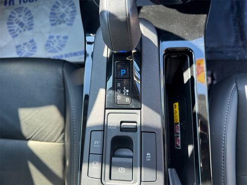 Used 2024 Toyota Prius XLE image 25