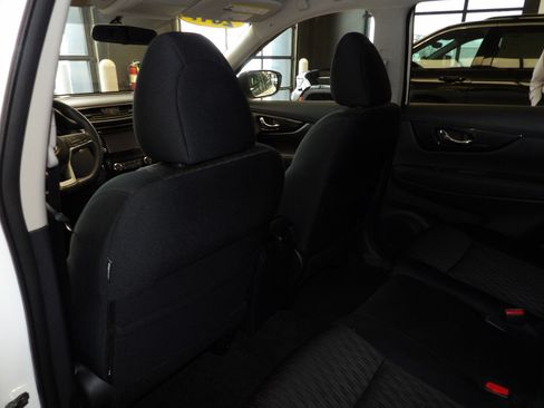 Used 2017 Nissan Rogue SV w/ SV Premium Package image 21