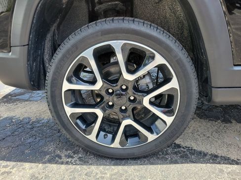 Used 2019 Jeep Compass Limited AWD/4WD image 5