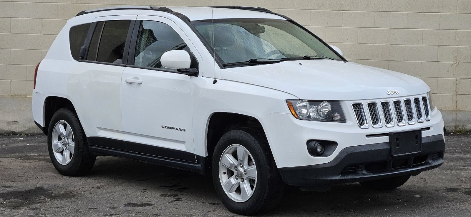 Used 2017 Jeep Compass Latitude FWD image 1