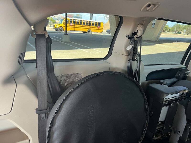 Used 2017 Dodge Grand Caravan SE w/ Power Window Group FWD image 40
