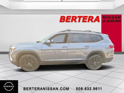 Used 2024 Volkswagen Atlas SE w/ Black Wheel Package