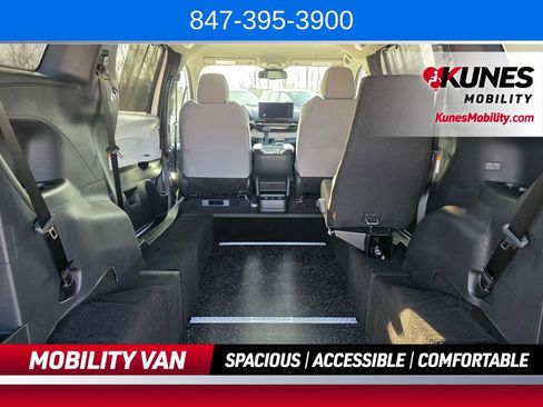 Used 2026 Toyota Sienna LE FWD image 37