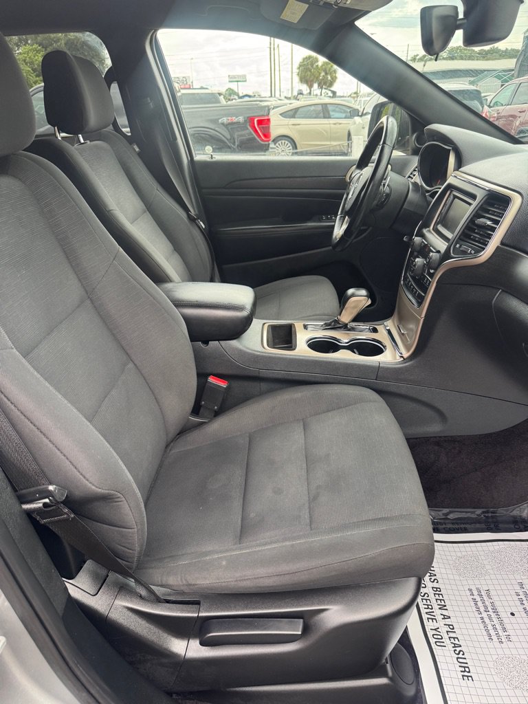Used 2017 Jeep Grand Cherokee Laredo w/ Quick Order Package 2BE RWD image 12