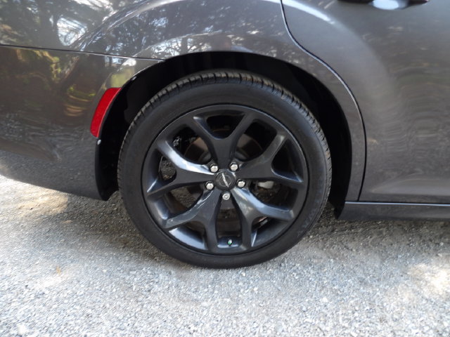 Used 2022 Chrysler 300 S w/ Comfort Group RWD image 9