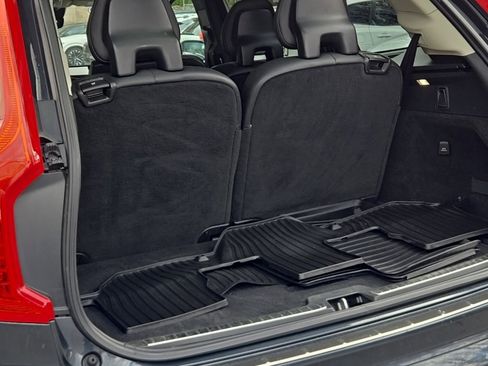 Used 2021 Volvo XC90 T6 Momentum w/ Climate Package image 7