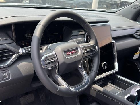 New 2025 GMC Acadia Elevation image 12