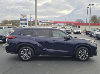Used 2022 Toyota Highlander XLE video 2